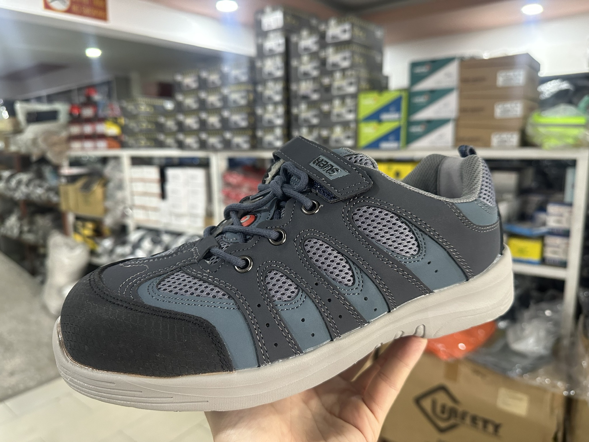 Giày bảo hộ lao động