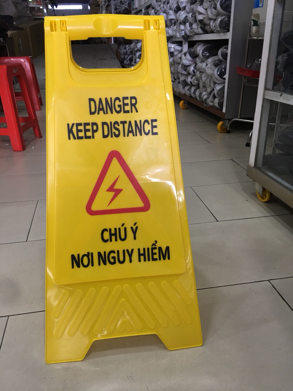 Biển hiệu chữ A "Chú ý nơi nguy hiểm"